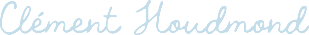 Logo typographique bleu clair de Clément Houdmond avec signature manuscrite.
